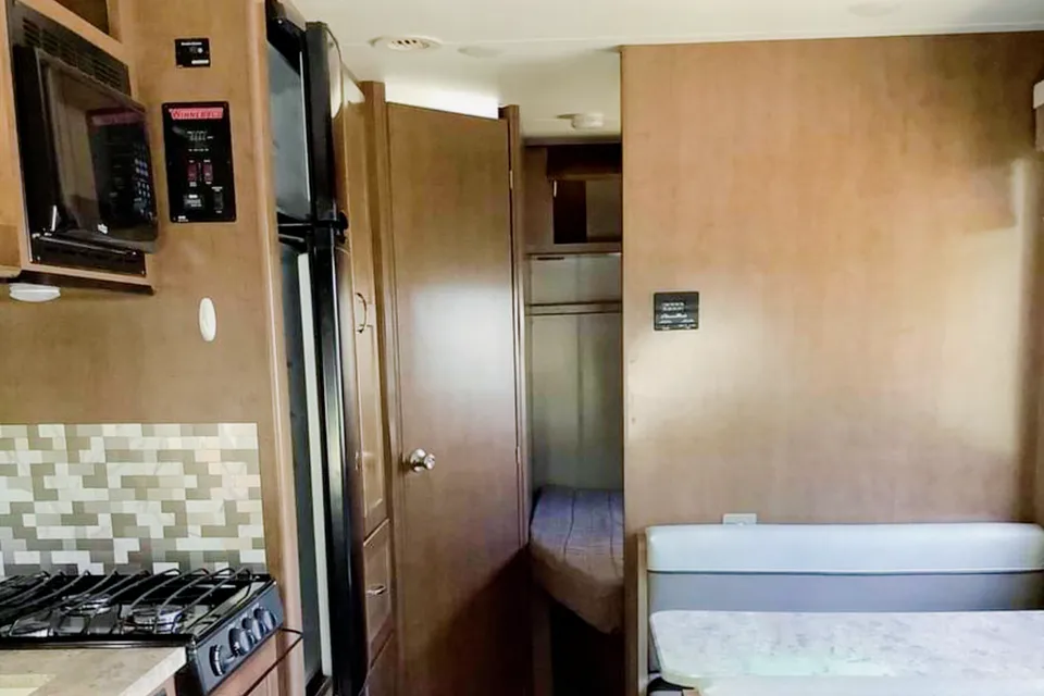 Maggie- 2019 Winnebago Outlook 25j 