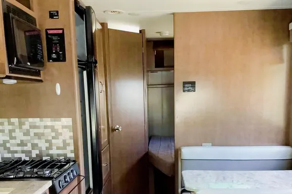 Maggie- 2019 Winnebago Outlook 25j