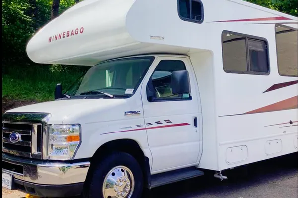 Maggie- 2019 Winnebago Outlook 25j