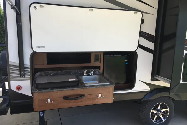 Family Trailer With All The Toys