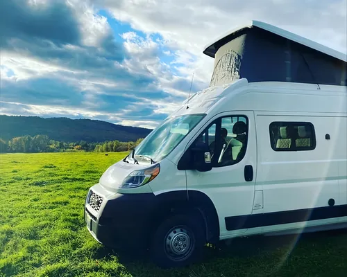 Winnebago Solis w/Popup 'Penthouse' & Solar for Off Grid Adventures