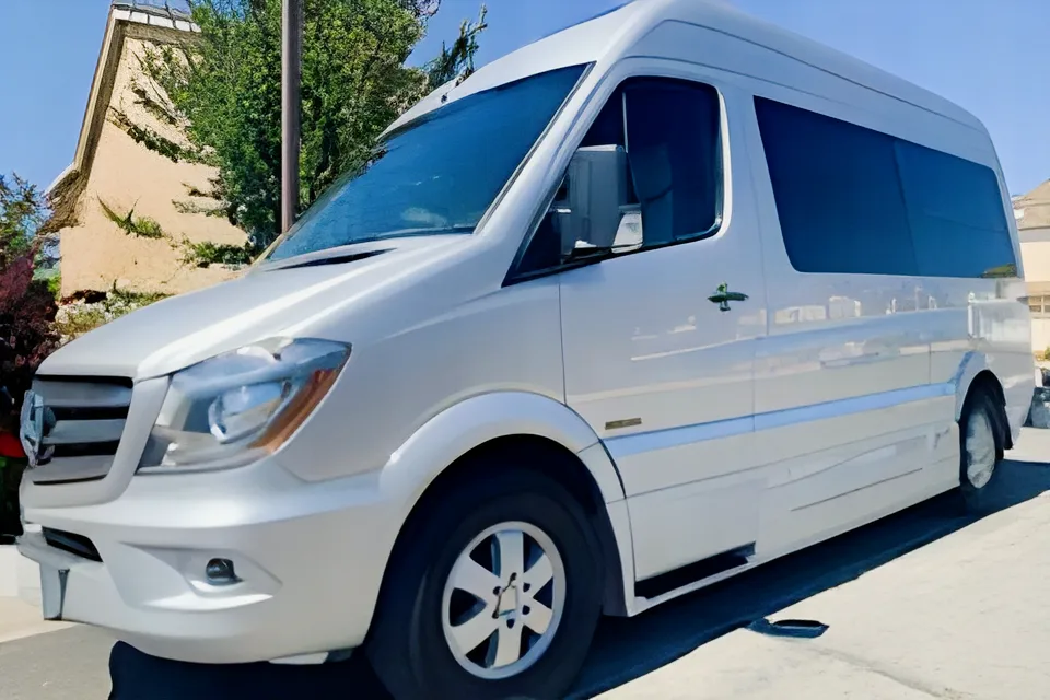 2019 Mercedes 19' Sprinter for Two - Super Clean