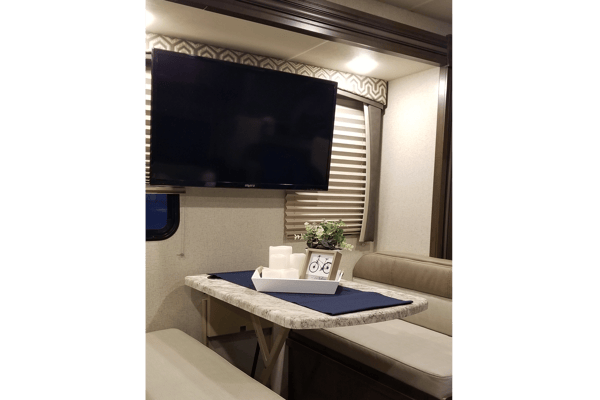 Kim's ** Thor Chateau 28Z. Fully Equipped**