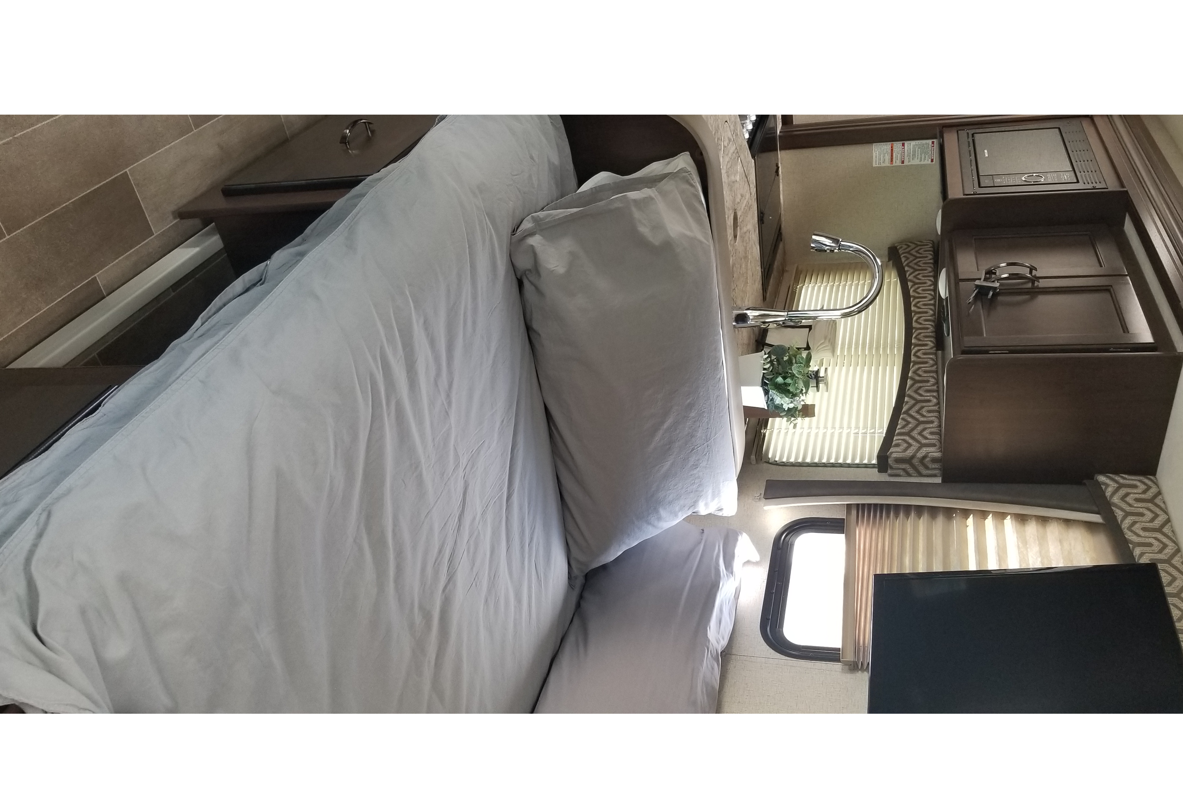 Kim's ** Thor Chateau 28Z. Fully Equipped**
