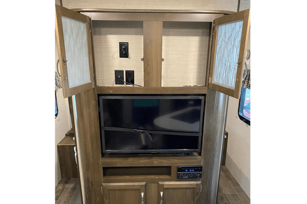 Katinka 's Keystone Bullet Premier 22RBPR Travel Trailer