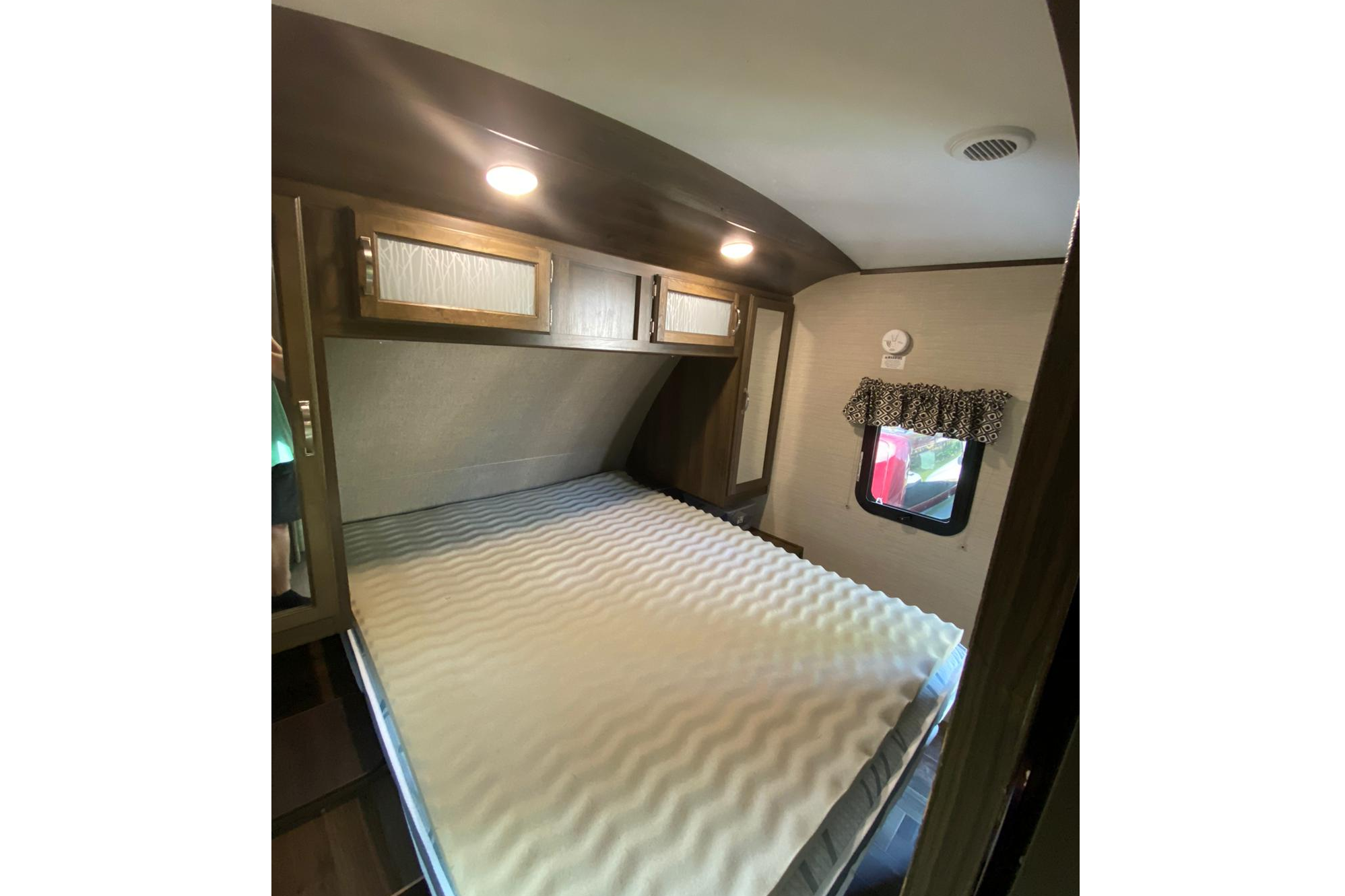 Katinka 's Keystone Bullet Premier 22RBPR  Travel Trailer