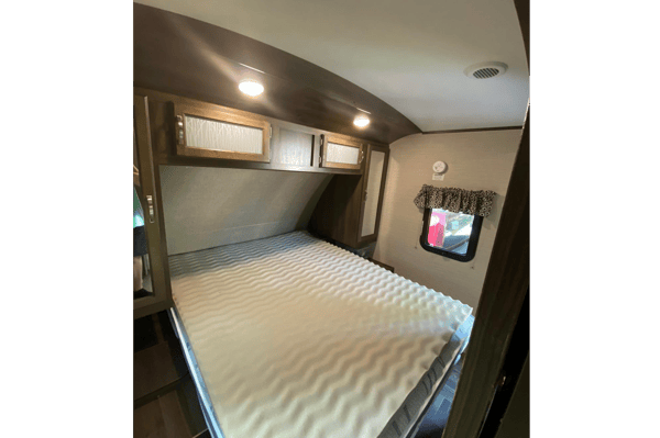 Katinka 's Keystone Bullet Premier 22RBPR Travel Trailer