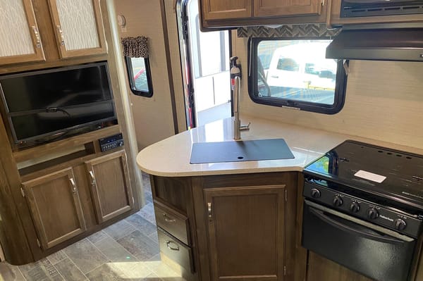 Katinka 's Keystone Bullet Premier 22RBPR Travel Trailer
