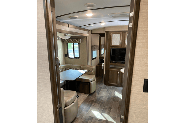 Katinka 's Keystone Bullet Premier 22RBPR Travel Trailer