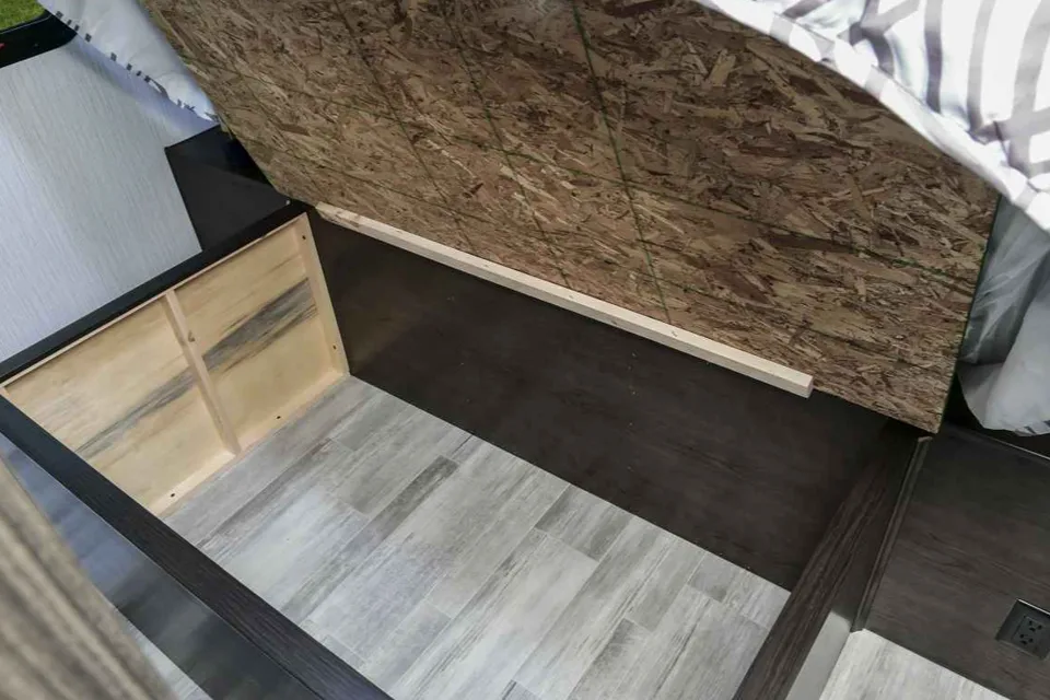 Coonhound RV Prowler 320 BH Travel Trailer