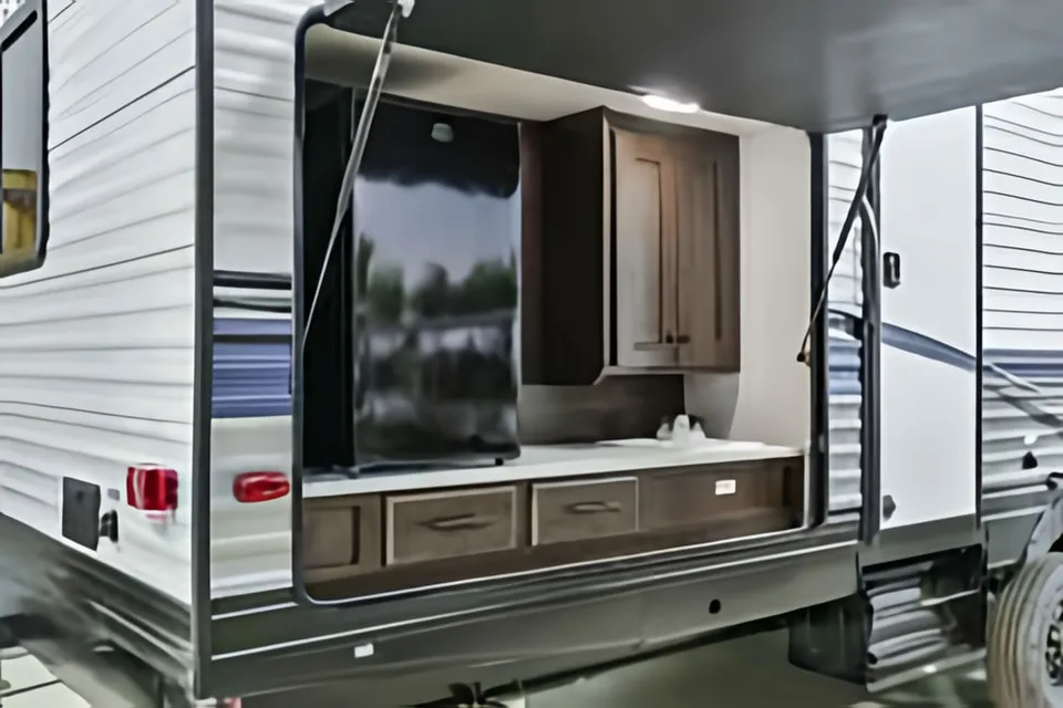 Coonhound RV Prowler 320 BH Travel Trailer