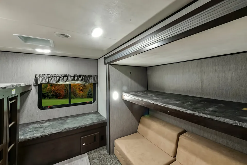 Coonhound RV Prowler 320 BH Travel Trailer