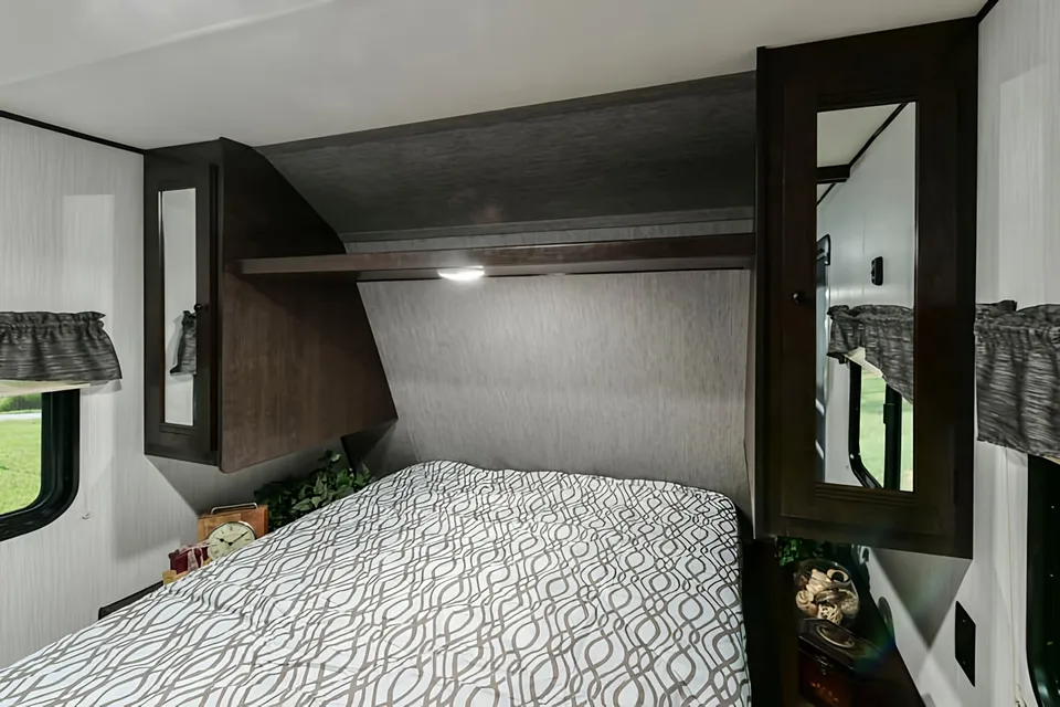 Coonhound RV Prowler 320 BH Travel Trailer