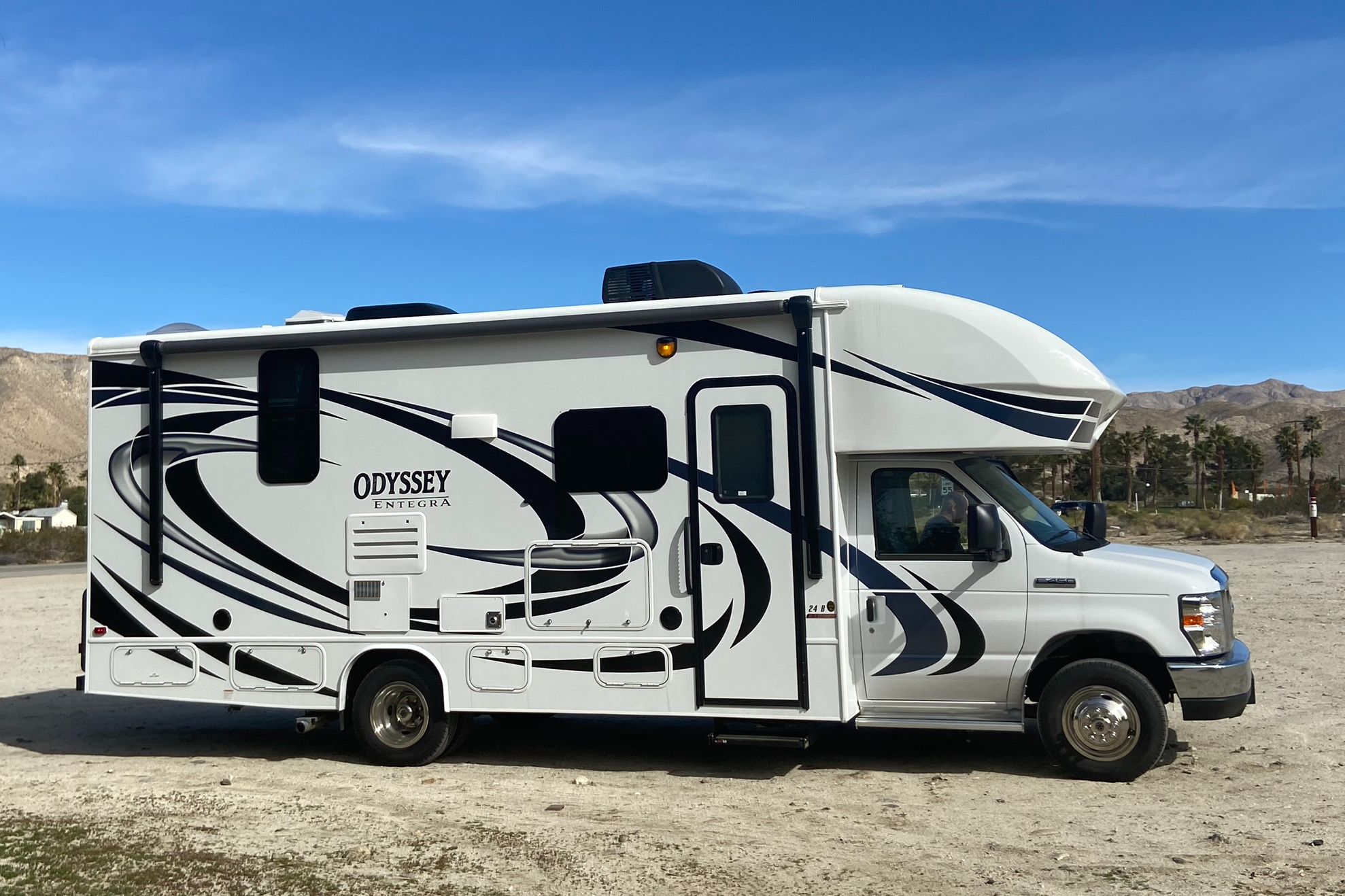 2020 Entegra Odyssey SOLAR/ 3KW Power Bank/ Inverter 