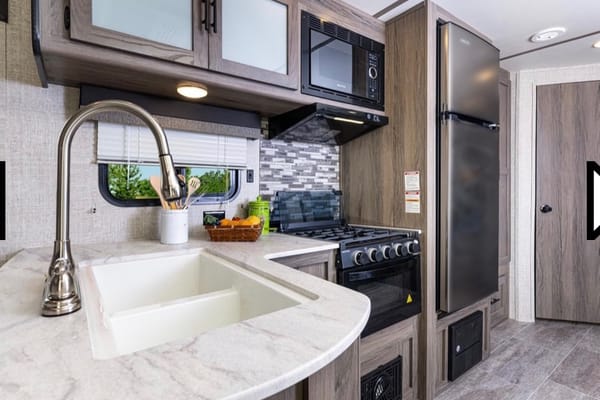 Pearson Family Trailer - Gulf Stream Ultra lite 29BHS
