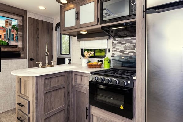 Pearson Family Trailer - Gulf Stream Ultra lite 29BHS