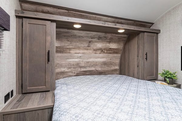 Pearson Family Trailer - Gulf Stream Ultra lite 29BHS