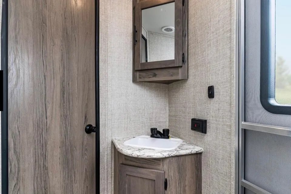 Pearson Family Trailer - Gulf Stream Ultra lite 29BHS 