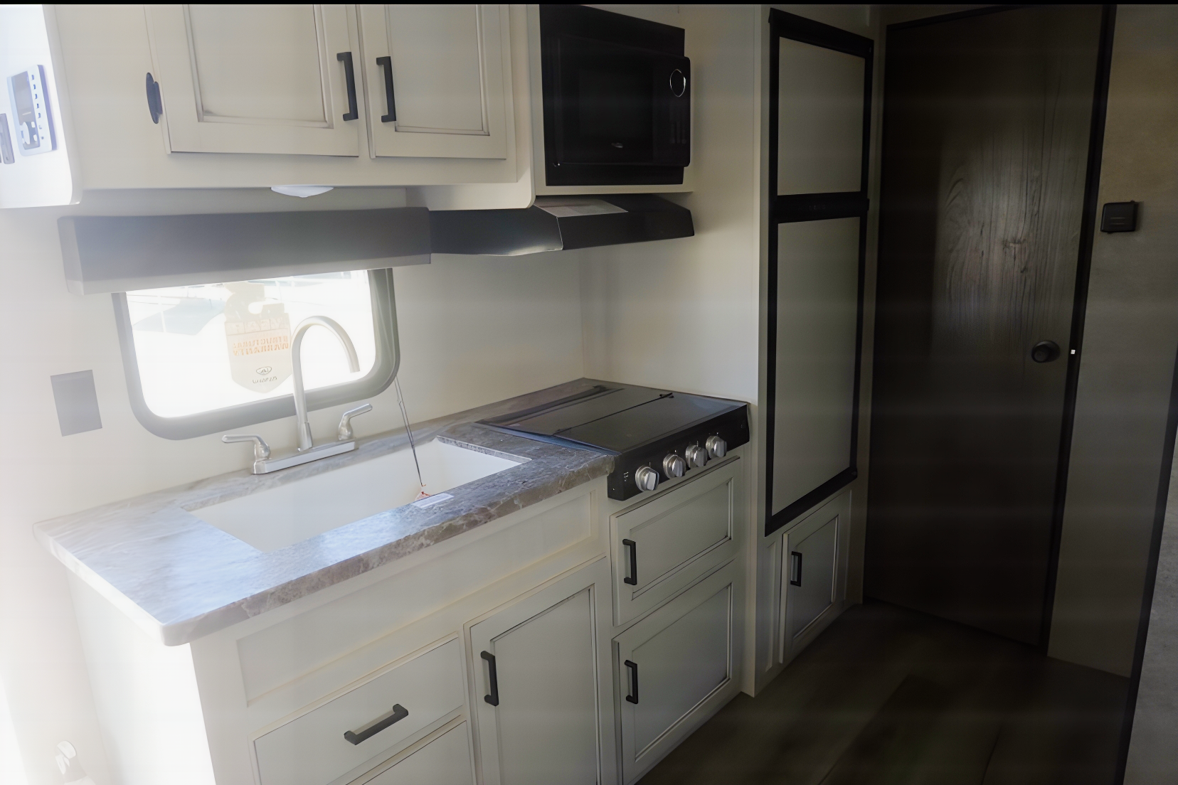 Pet friendly Bunkie with Queen