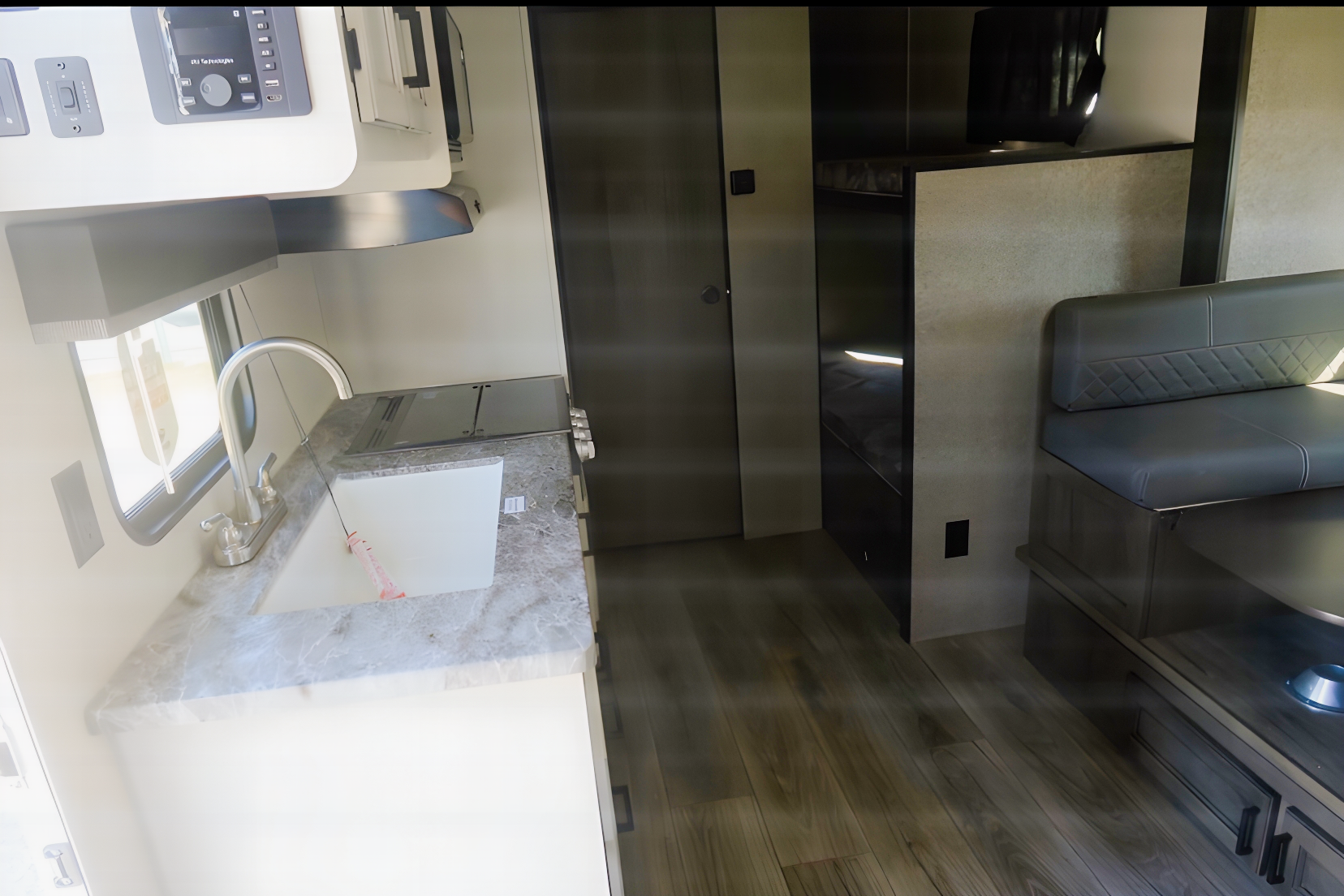 Pet friendly Bunkie with Queen