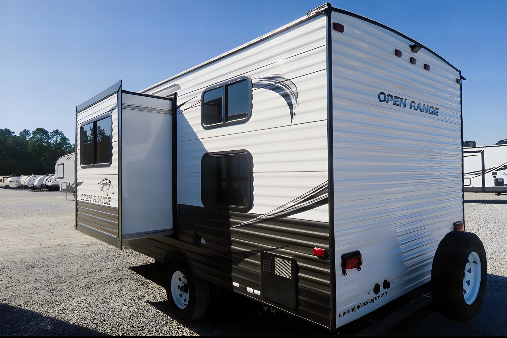 Pet friendly Bunkie with Queen