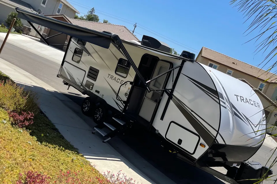 Raymond's Prime Time 24DBS Travel Trailer
