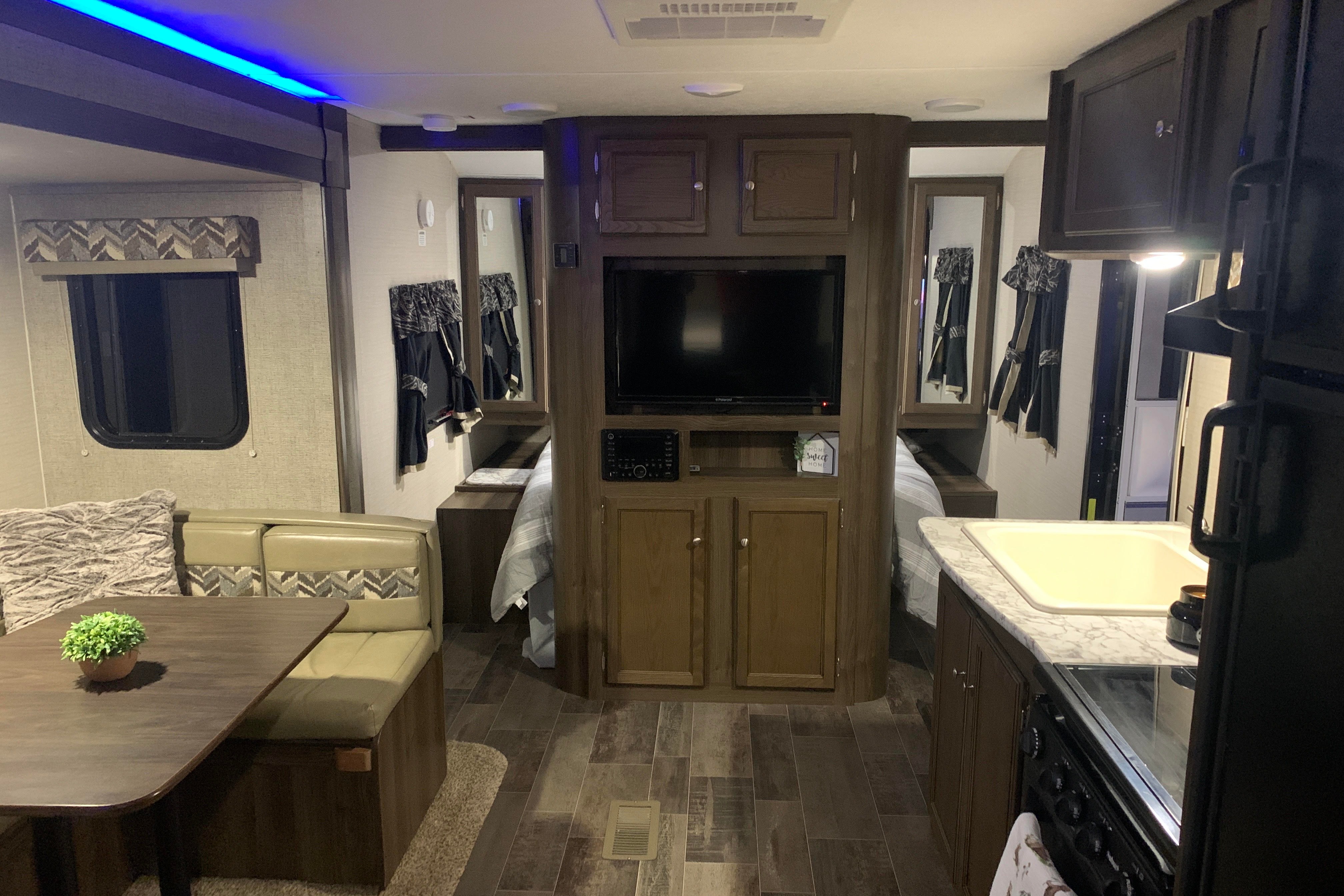 Keystone Bullet 247BHSE  Bunkhouse (half ton towable)