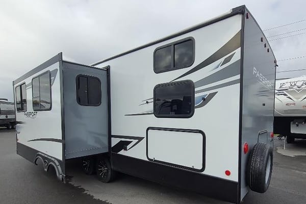 Frank's Family Fun Zone Keystone 2022 Travel Trailer