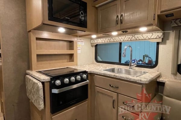 2020 Fourwinds 30D Class C