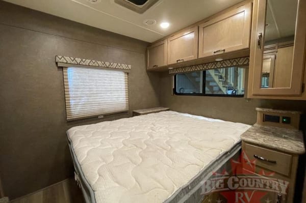 2020 Fourwinds 30D Class C