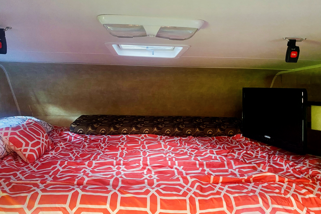 “Scout” the RV “Campin’ Cozy” + WiFi