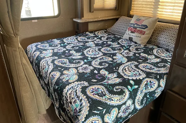 2019 Thor Motor Coach Freedom Elite Class C Delivery Included