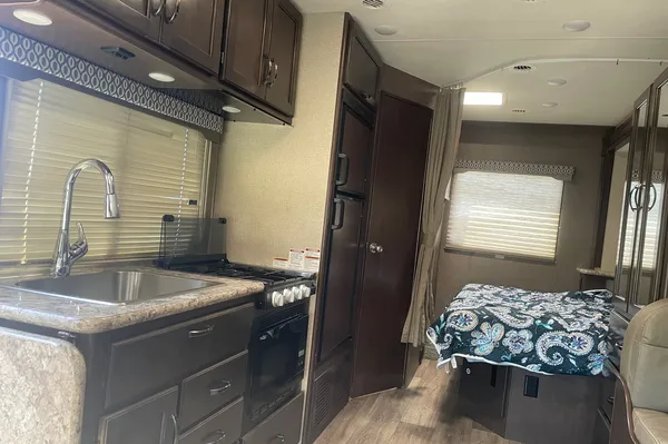 2019 Thor Motor Coach Freedom Elite Class C Delivery Included