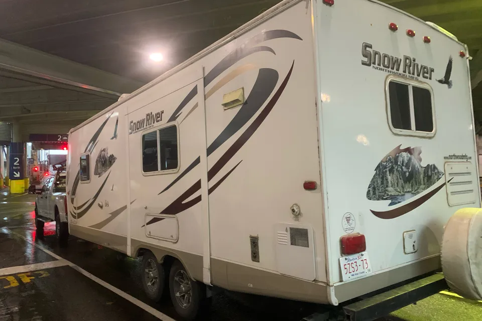 Jessica's Snow river 25’ trailer with 1 slide