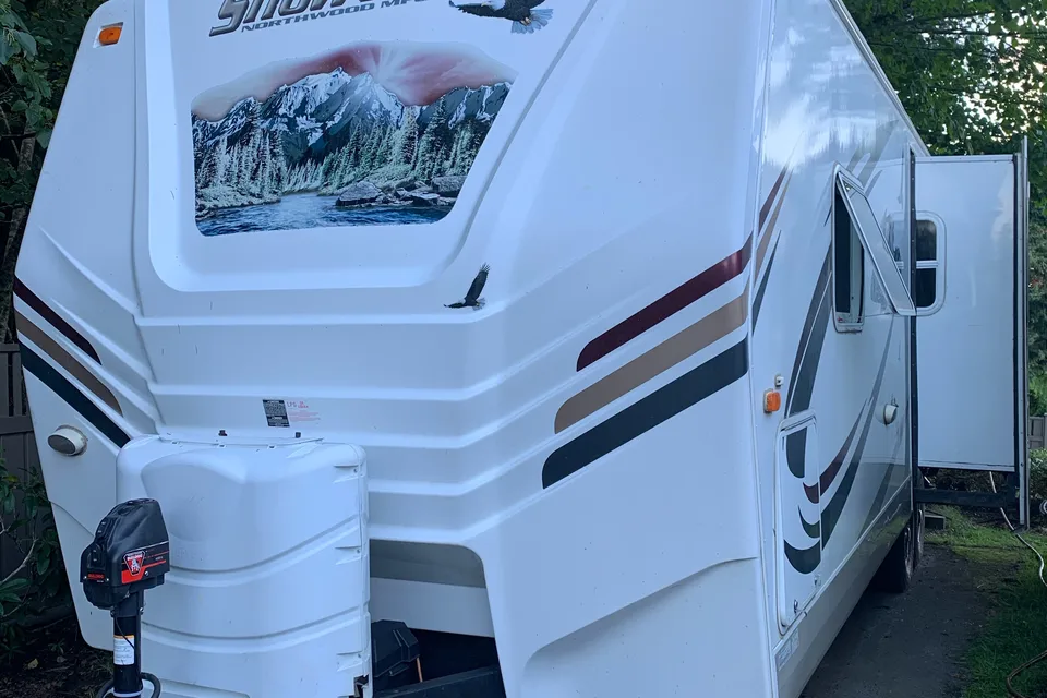 Jessica's Snow river 25’ trailer with 1 slide
