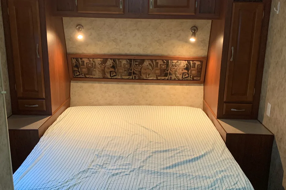 Jessica's Snow river 25’ trailer with 1 slide