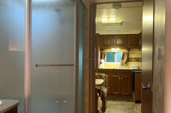 Jessica's Snow river 25’ trailer with 1 slide