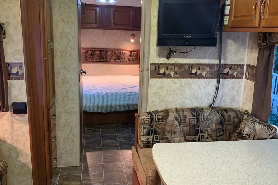Jessica's Snow river 25’ trailer with 1 slide