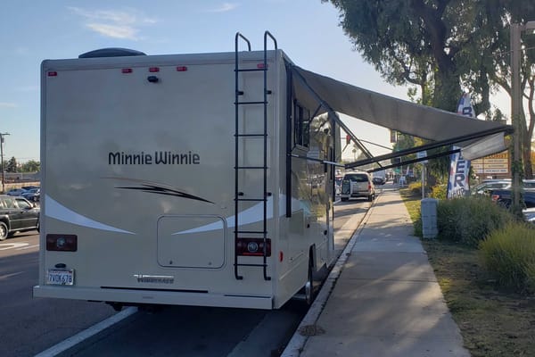 Arie's Winnebago Minnie Winnie 22 Ft Class C