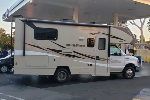 Arie's Winnebago Minnie Winnie 22 Ft Class C