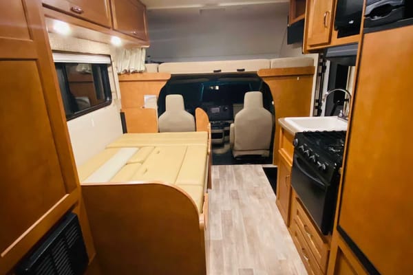 Arie's Winnebago Minnie Winnie 22 Ft Class C