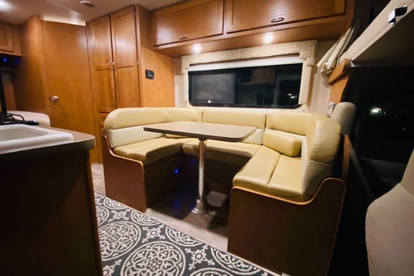 Arie's Winnebago Minnie Winnie 22 Ft Class C