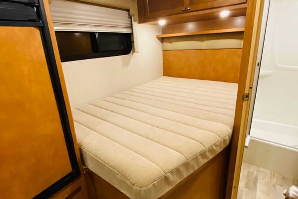Arie's Winnebago Minnie Winnie 22 Ft Class C