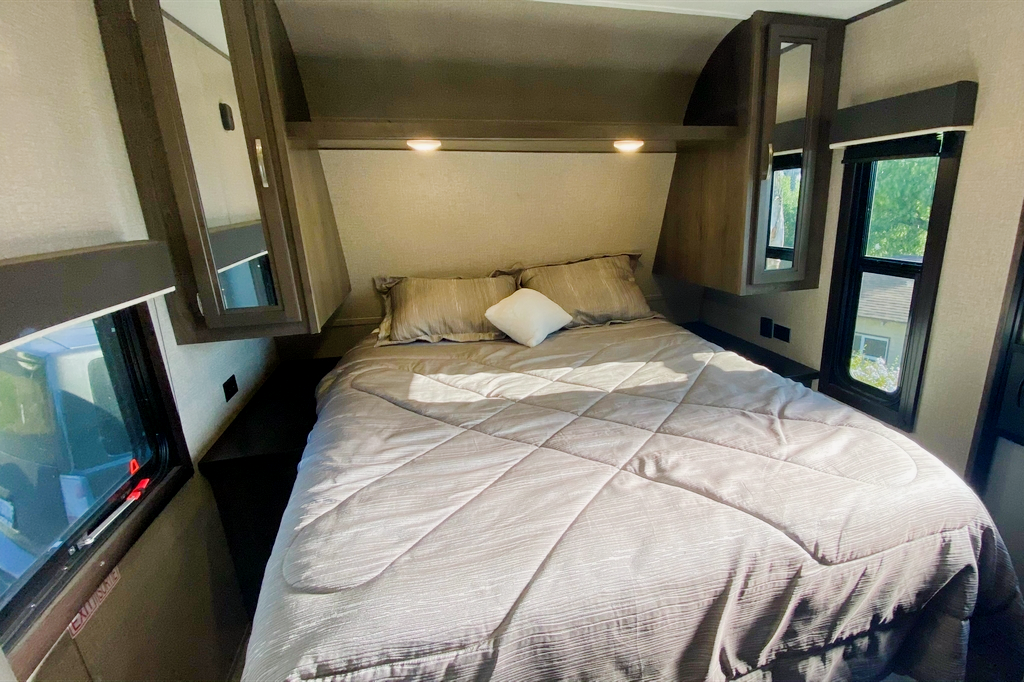 Phil's Travel Trailer bright and roomy