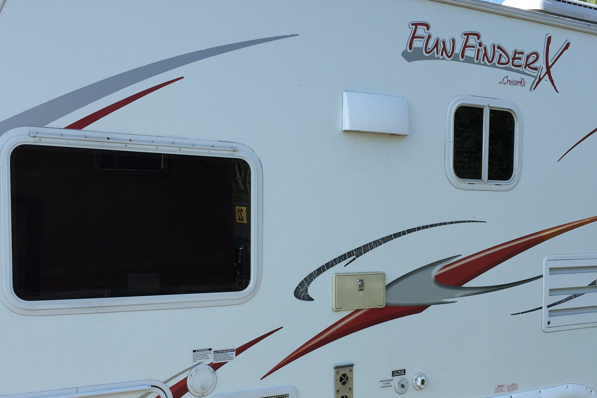 FUNFINDER! Juste assez grande pour avoir du plaisir! FUNFINDER! Just big enough to have fun!