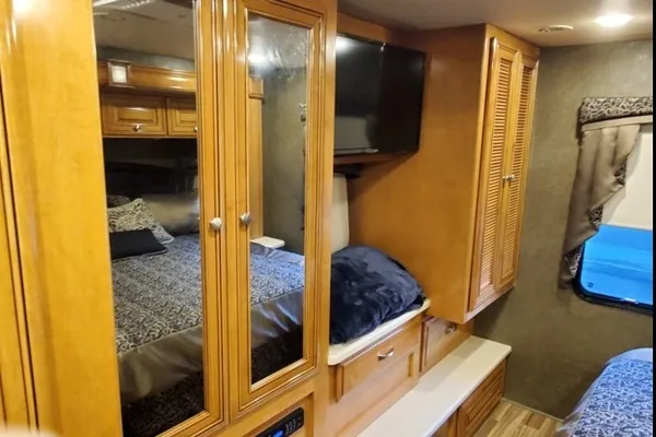 Watchorn's Thor Motor Coach Miramar 34.4 Class A
