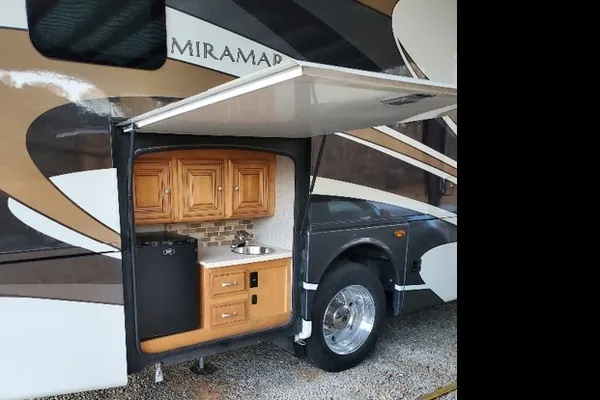 Watchorn's Thor Motor Coach Miramar 34.4 Class A