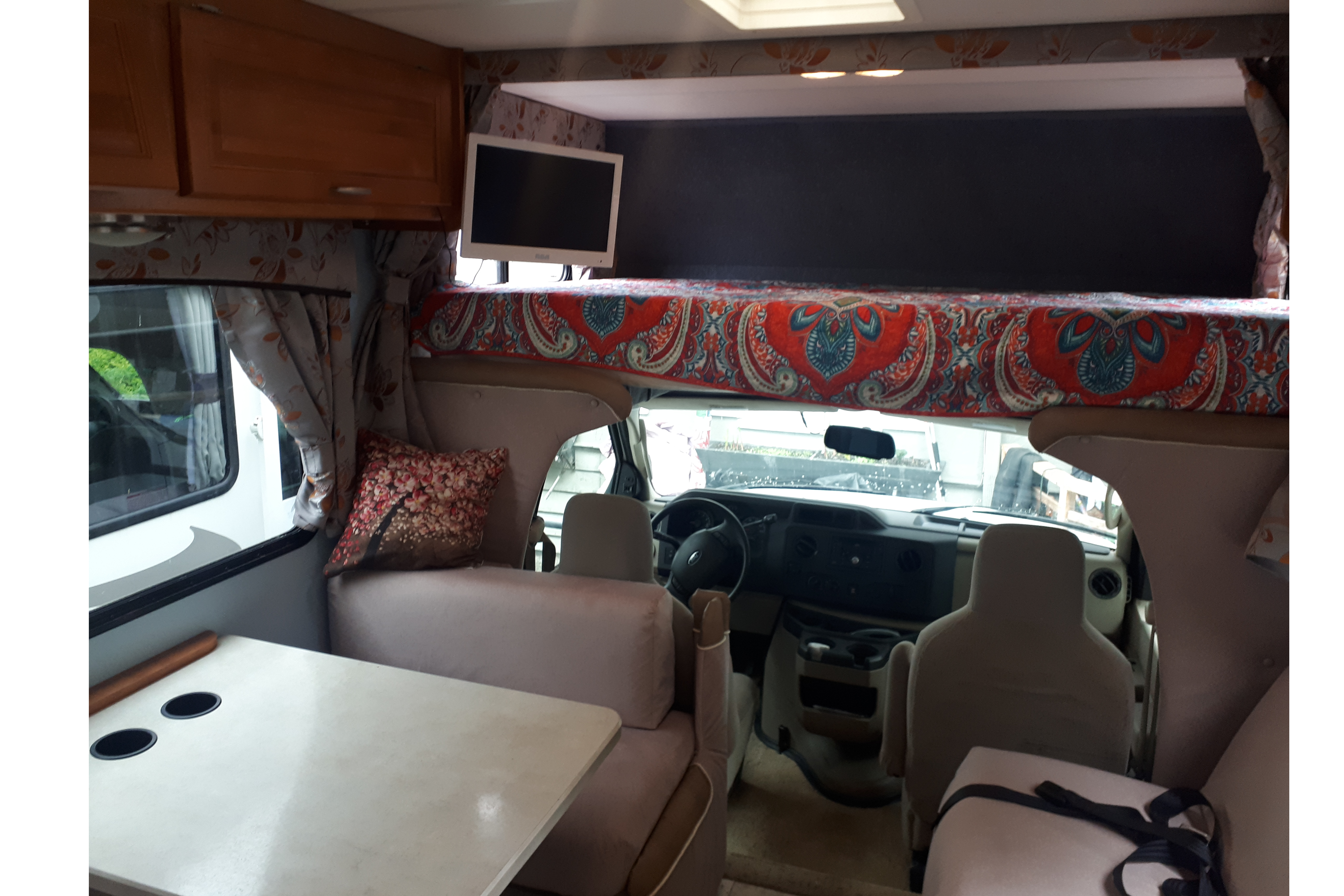 29ft, Sleeps 8, best for big family vacation