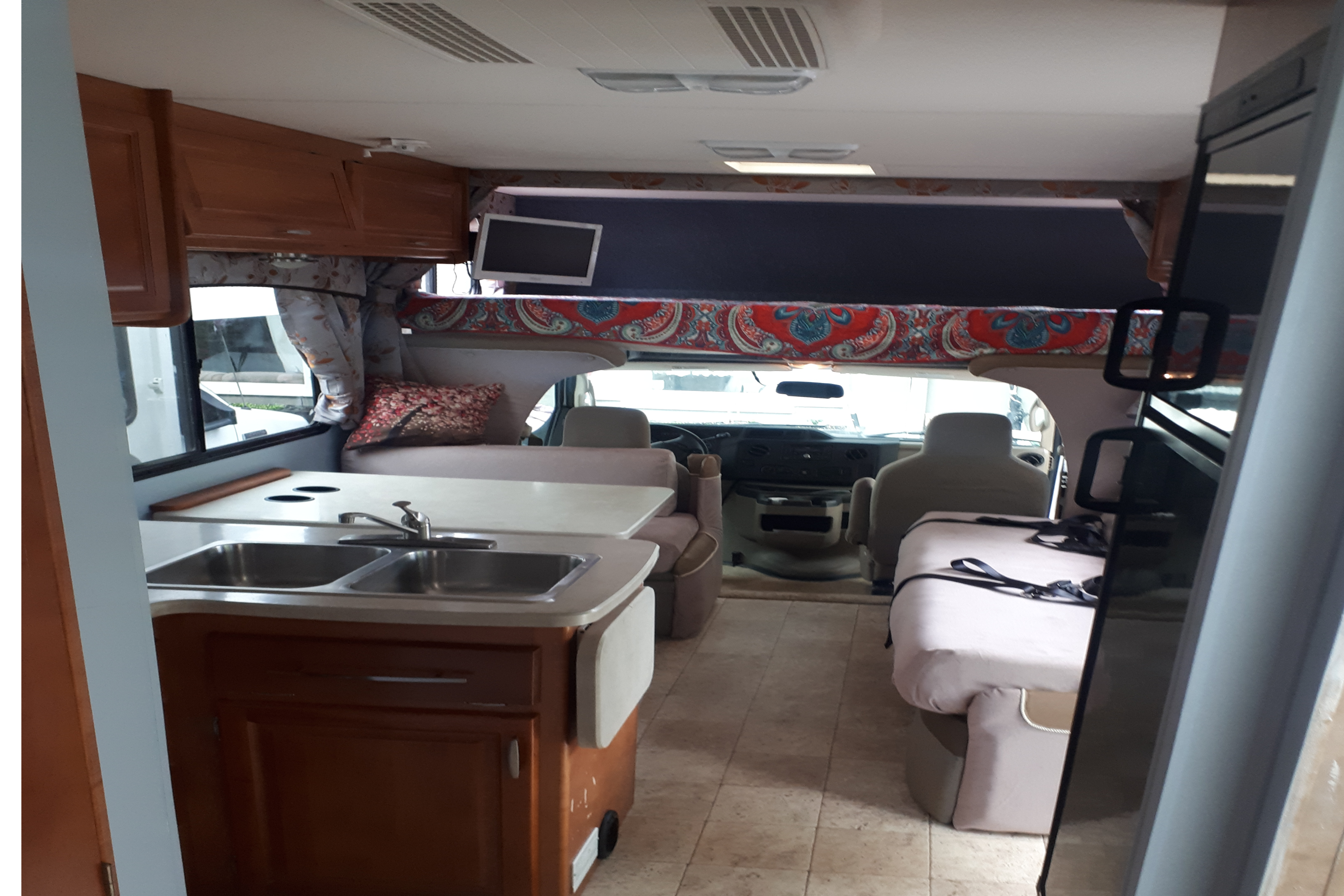 29ft, Sleeps 8, best for big family vacation