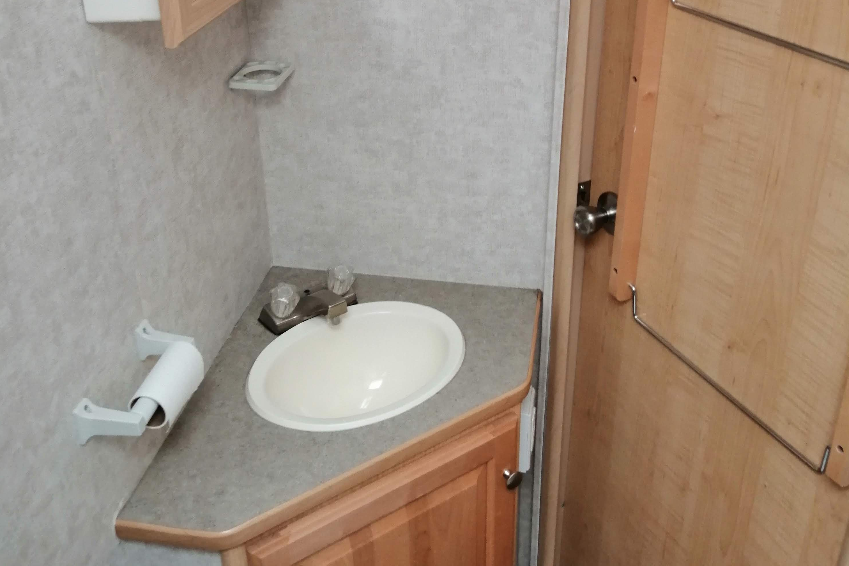 Laura's Trailbay 21FD Travel Trailer